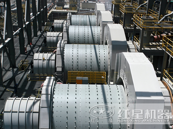 節(jié)能球磨機(jī)現(xiàn)場圖